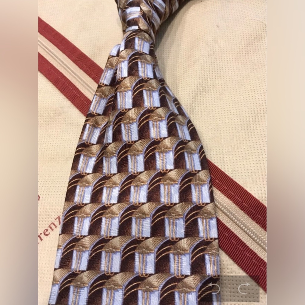Ermenegildo Zegna 100% Silk Tie with Elegantly Textured Pattern